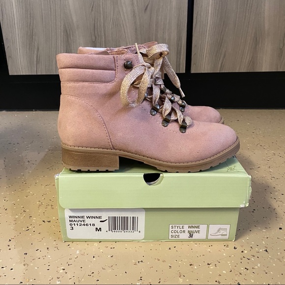 Sarah Jayne Other - NEW Sarah Jayne Ankle Boots Booties Winnie Mauve